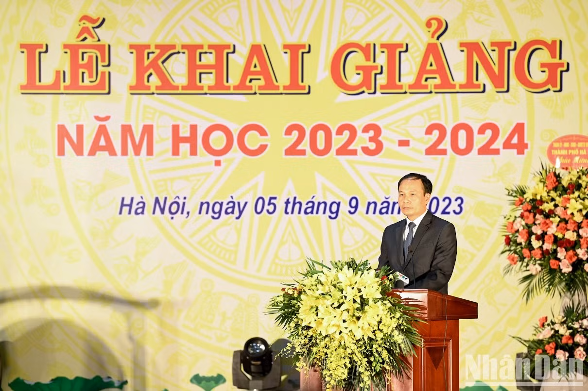 [In Pictures] NA Chairman attends opening ceremony for new school year at Huu Nghi T78 School ảnh 7