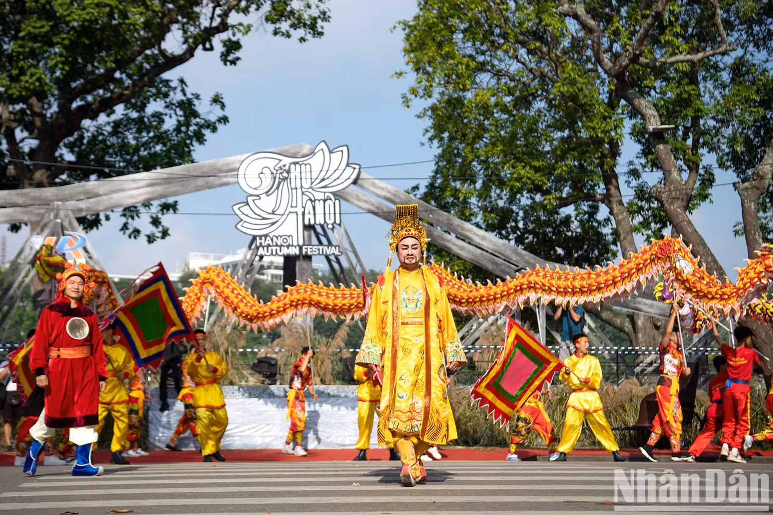 A performance with the theme “The Spirit of Thang Long”.