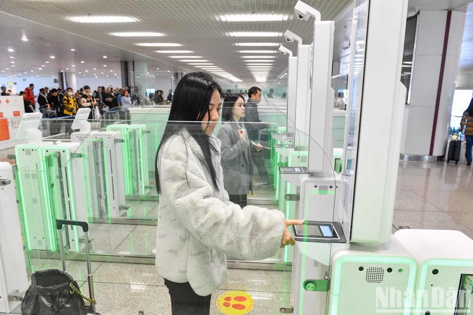 The Autogate system helps to strengthen security and prevent counterfeiting of immigration documents, contributing to enhancing Vietnam's position in the process of international integration, especially in the field of import and export management.