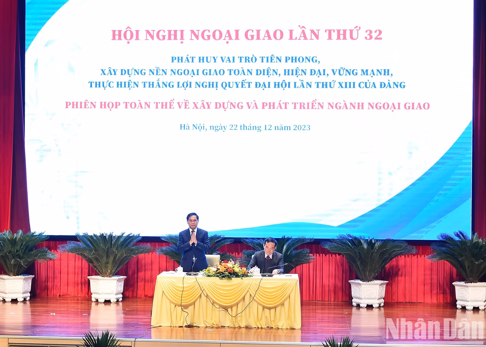 Minister of Foreign Affairs Bui Thanh Son chaired the meeting on the morning of December 22.