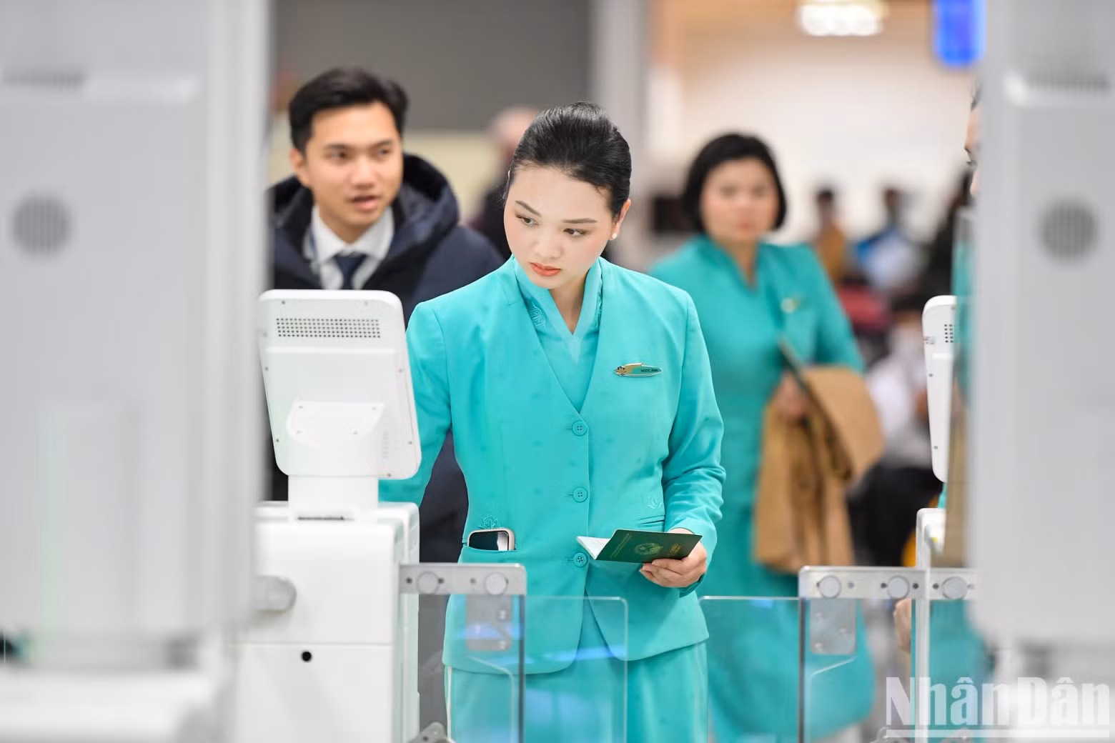 As of December 23, there were 194,879 entries and 669,985 exits through Autogate. The application of information technology is considered an important foundation and breakthrough solution towards improving the quality of administrative procedures, contributing to digital transformation in the Government's administrative reform.