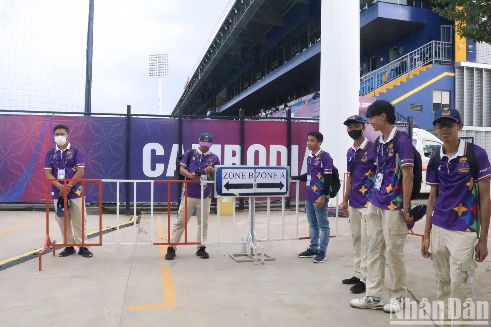 The organising board arranged a team of young guides to help spectators enter the stadium