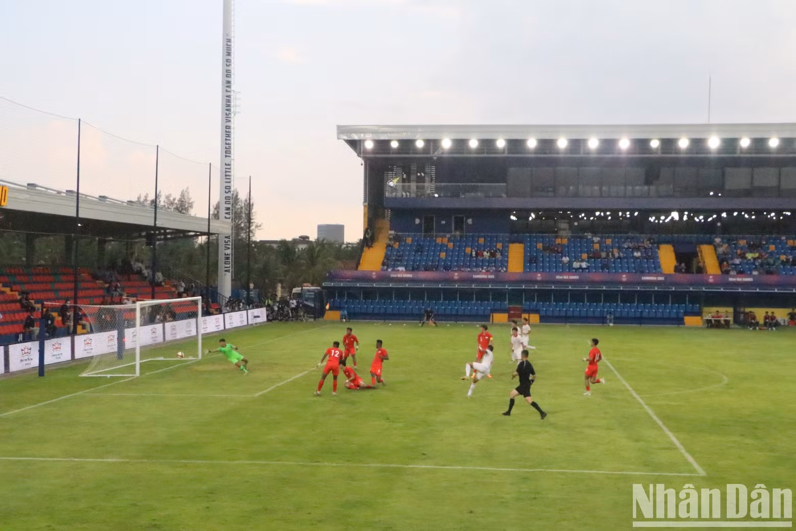 Van Tung's opening goal against Singapore U22 broke the deadlock, clearing the mentality of the Vietnamese team.