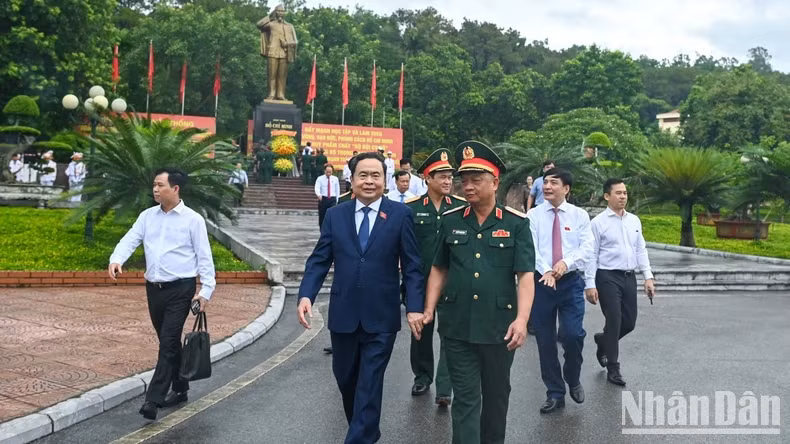 National Assembly Chairman Tran Thanh Man works with the Command of Military Region 3. National Assembly Chairman Tran Thanh Man works with the Command of Military Region 3.