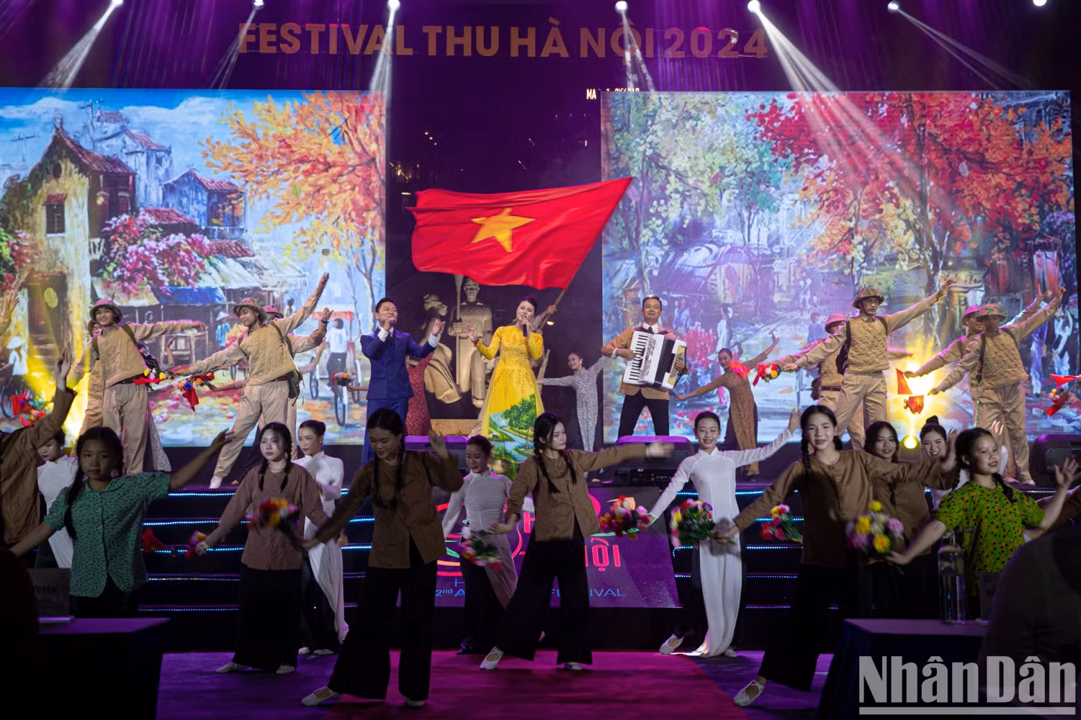 The 2nd Hanoi Autumn Festival 2024 takes place on Hoan Kiem Lake walking street and at some tourist attractions in Hanoi.
