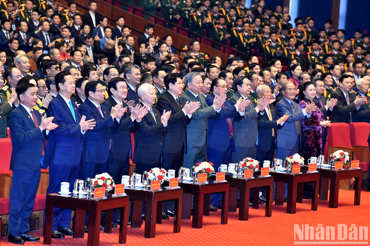 Leaders and former leaders of the Party and State attending the ceremony.