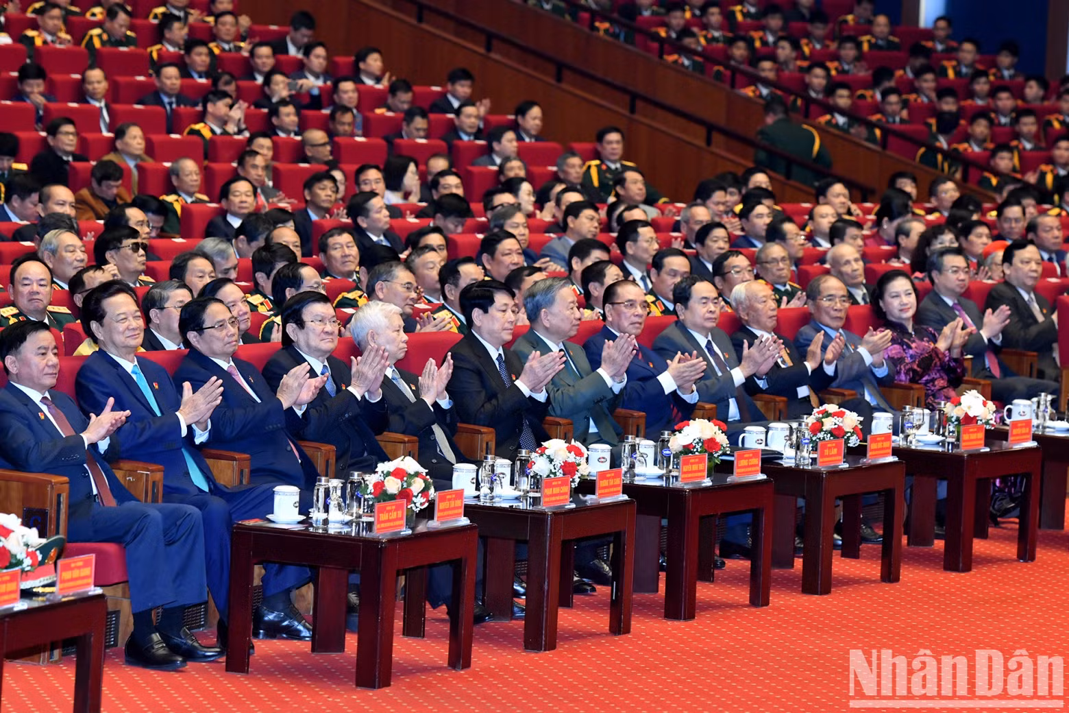 Leaders and former leaders of the Party and State attend the ceremony.