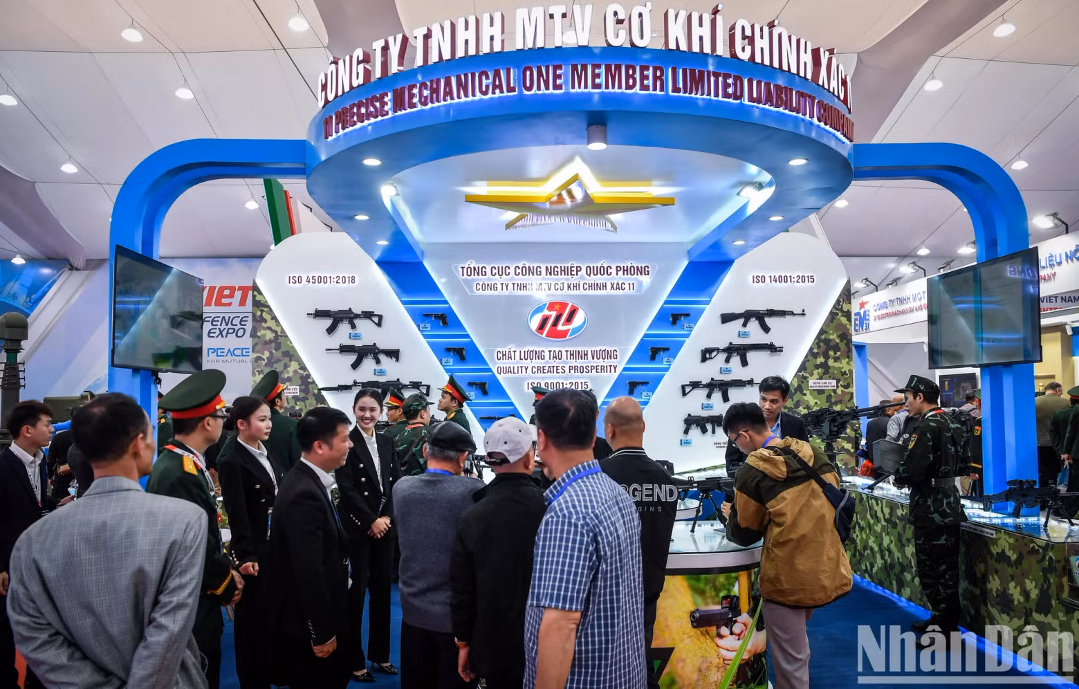 Visitors expressed their interest in the exhibition booth of the General Department of Defence Industry.