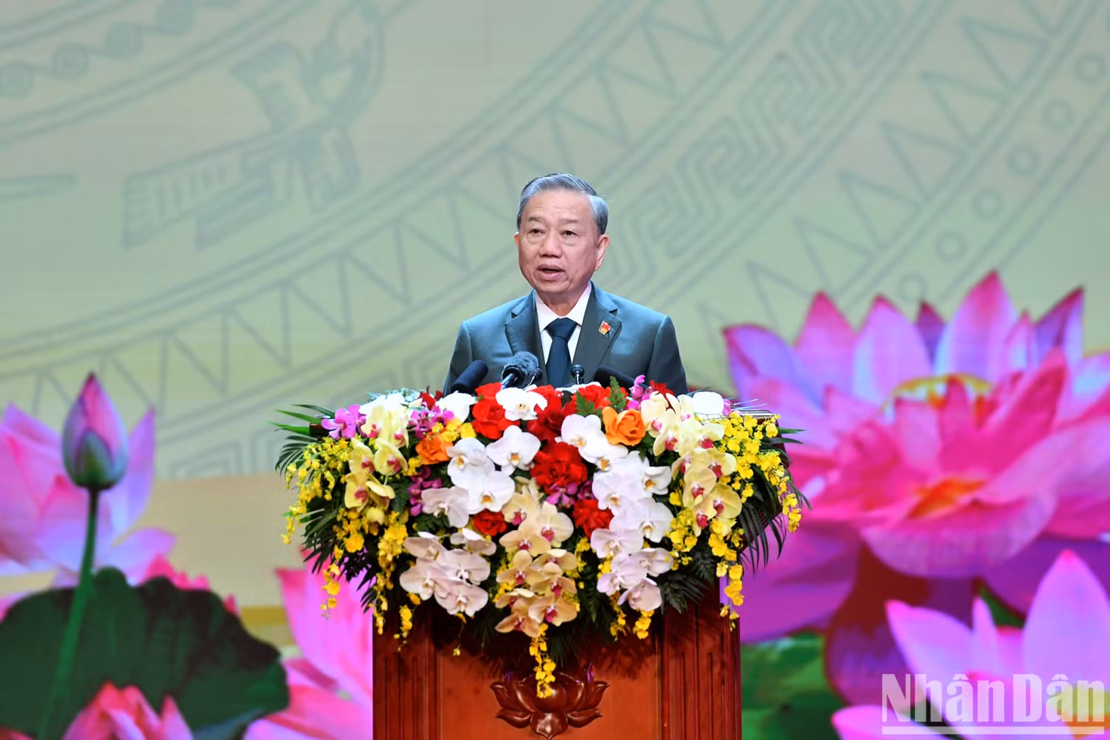 General Secretary To Lam, Secretary of the Central Military Commission, delivers a commemorative speech.