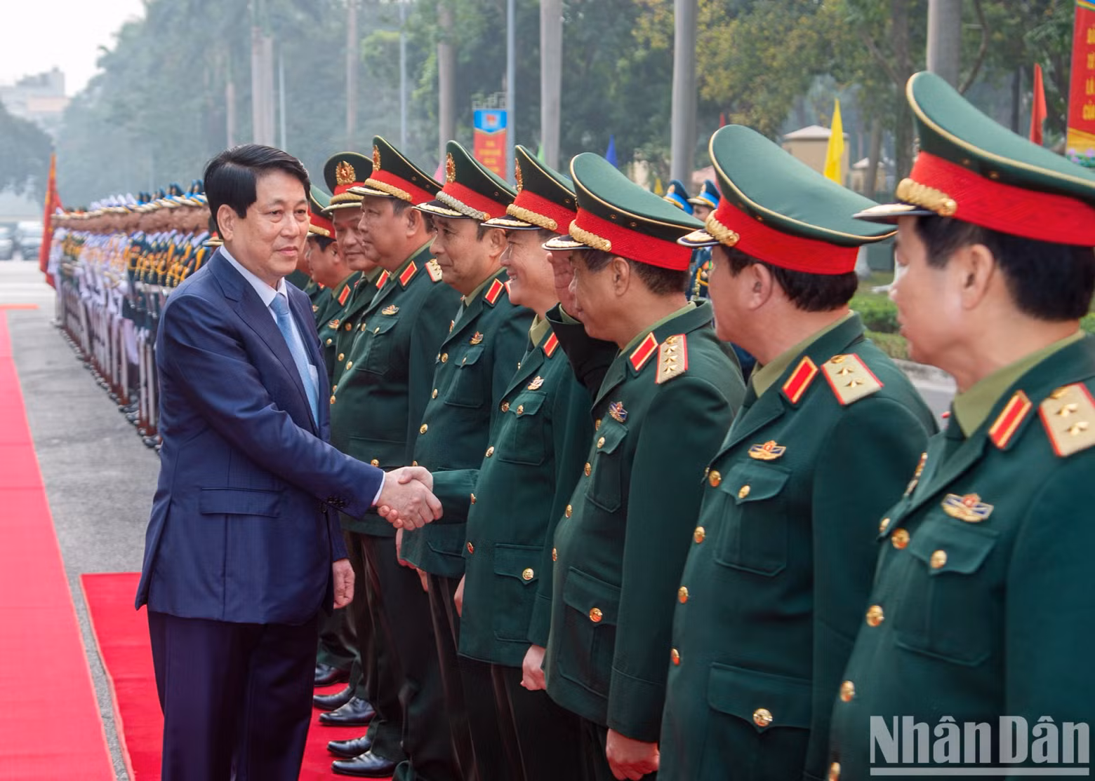 President Luong Cuong with leaders of the Central Military Commission and the Ministry of National Defence.