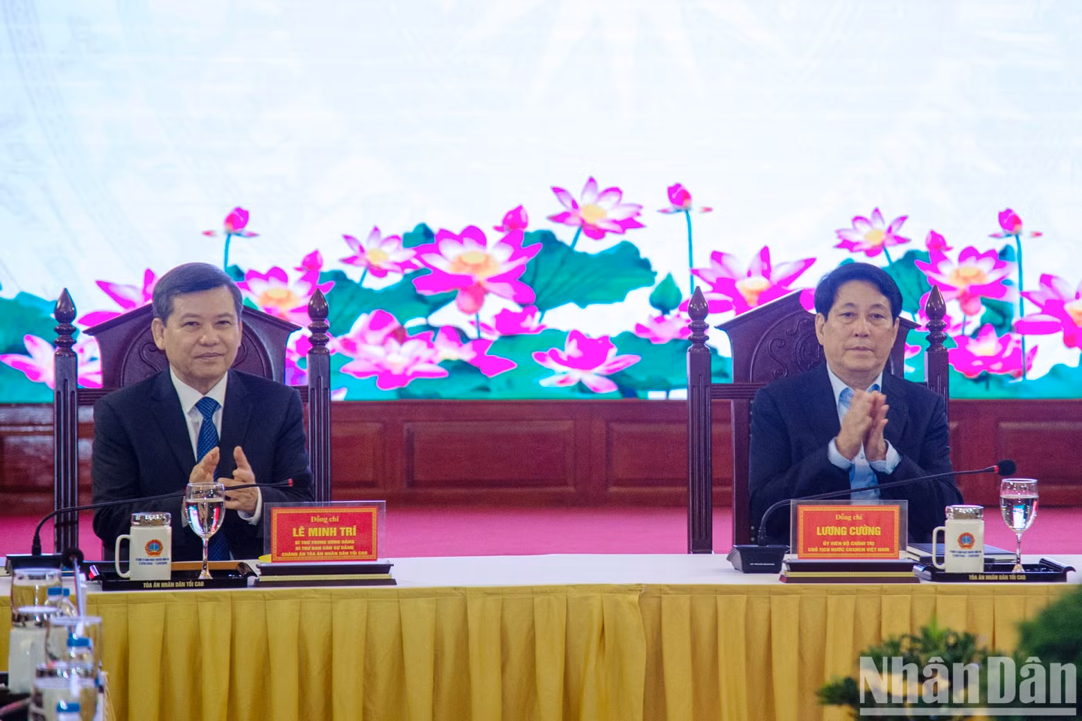 President Luong Cuong and Chief Justice of the Supreme People's Court Le Minh Tri at the working session on the morning of December 2.
