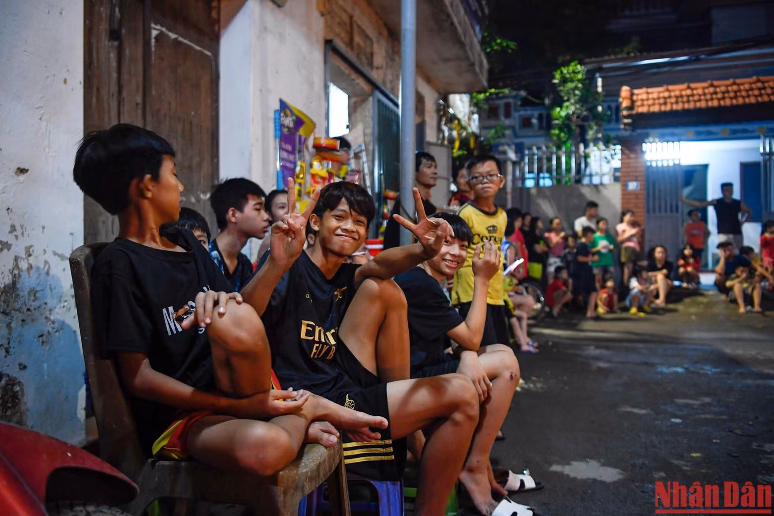 Lion dance is the most awaited activity of the Mid-Autumn Festival because it contributes to enhancing friendship among the villagers and helps children learn more about additional culture.