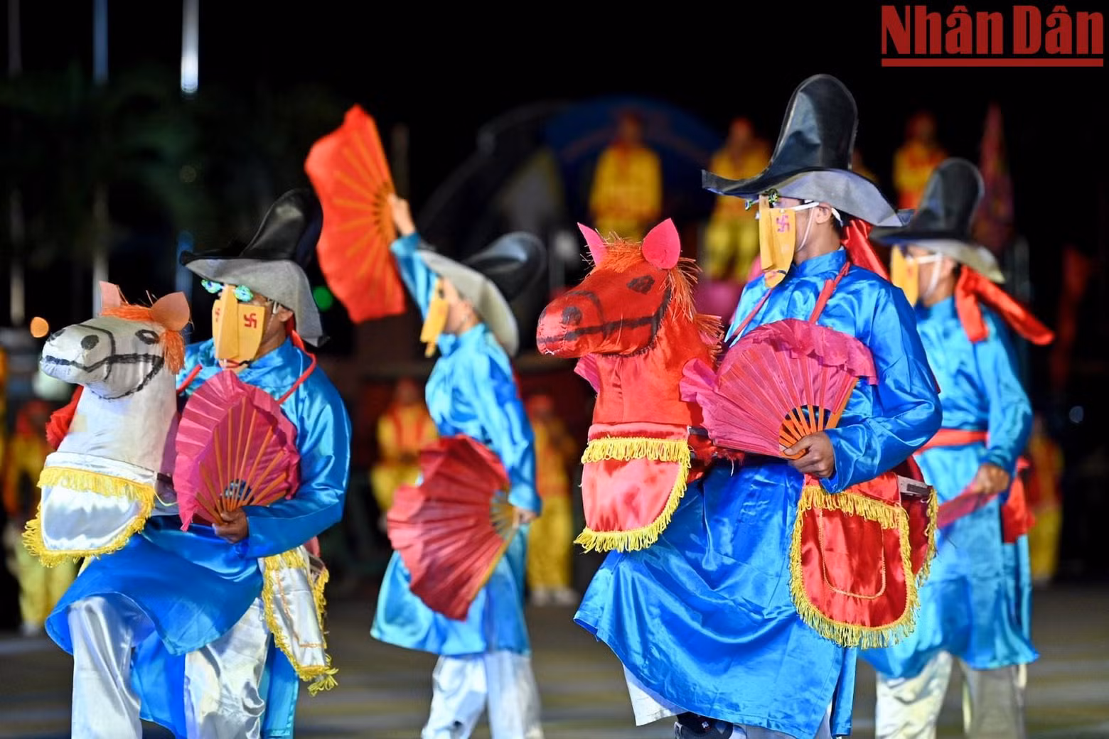 A performance by artisans from Thanh Hoa province A performance by artisans from Thanh Hoa province