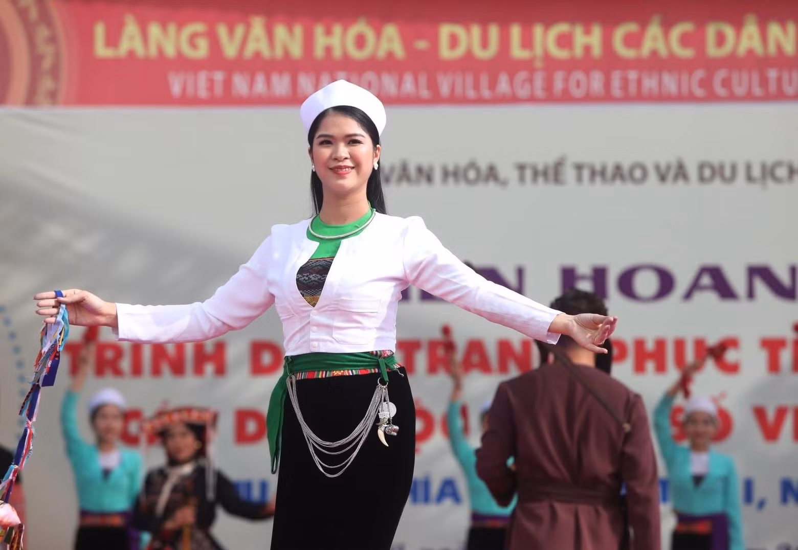 The costumes of Muong ethnic women The costumes of Muong ethnic women