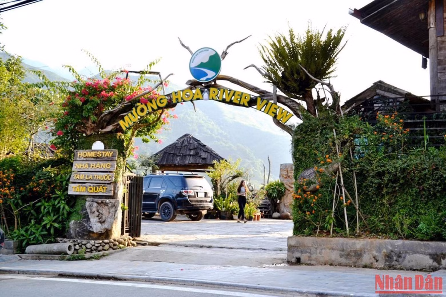 Many tourists come to Muong Hoa valley to experience the beauty of Sa Pa during this season. Many tourists come to Muong Hoa valley to experience the beauty of Sa Pa during this season.