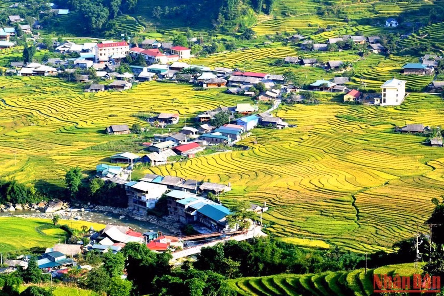 The Giay people in Ta Van commune gather in the lowlands at the foot of the majestic Hoang Lien Mountain. The Giay people in Ta Van commune gather in the lowlands at the foot of the majestic Hoang Lien Mountain.