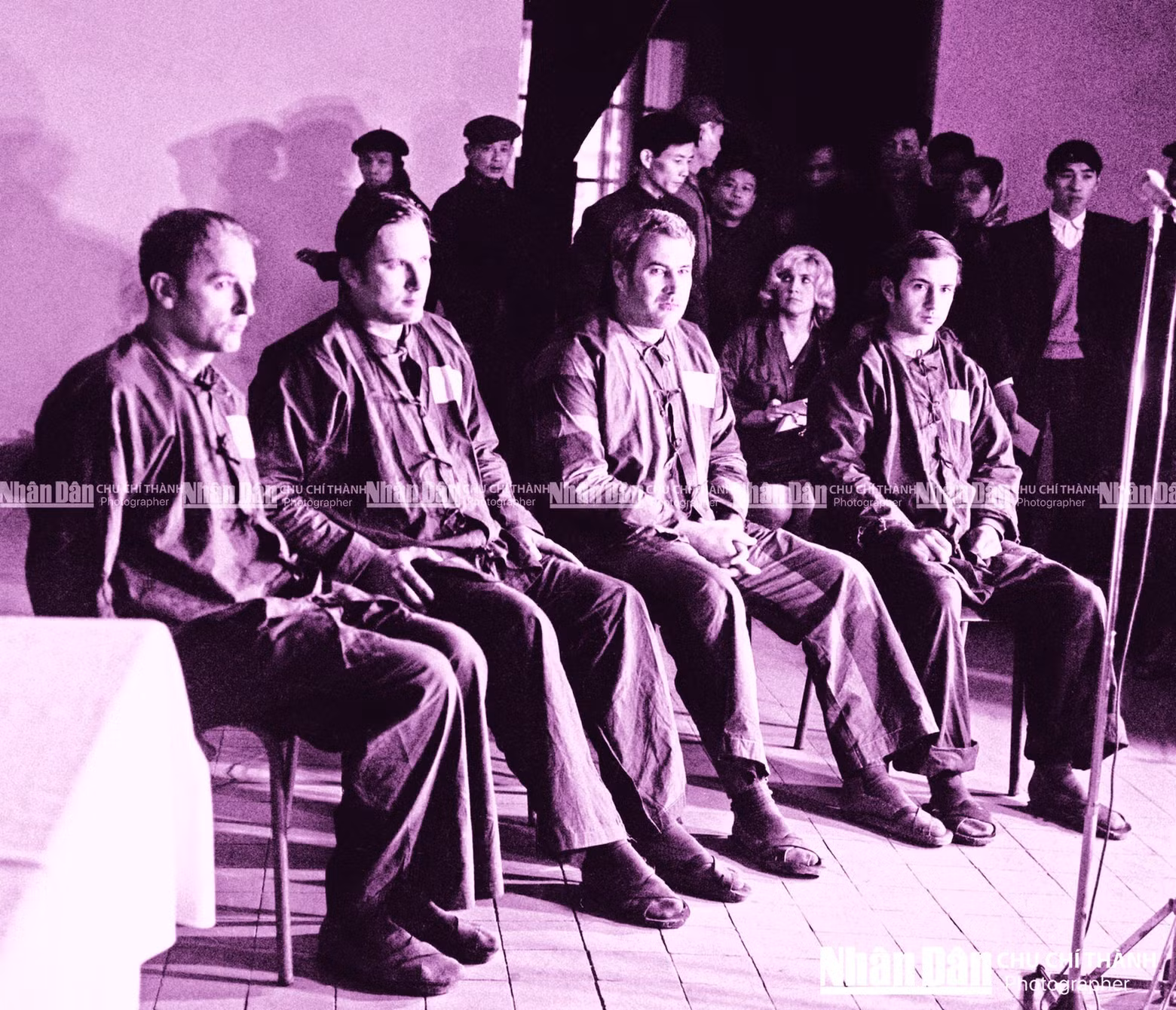 American pilots were brought to an international press conference held at Hung Vuong Club on the evenings of December 28 and 30, 1972, under the presence of various domestic and foreign reporters.