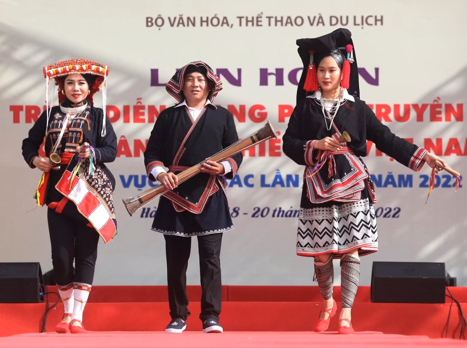 The costumes of Dao quan chet (Dao with tight trousers) ethnic minority group The costumes of Dao quan chet (Dao with tight trousers) ethnic minority group
