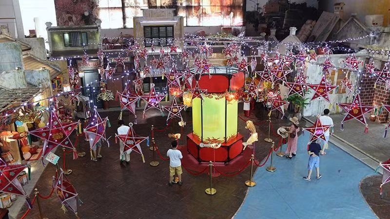 The atmosphere of Mid-Autumn Festival at Thang Long Imperial Citadel (Photo: NDO)