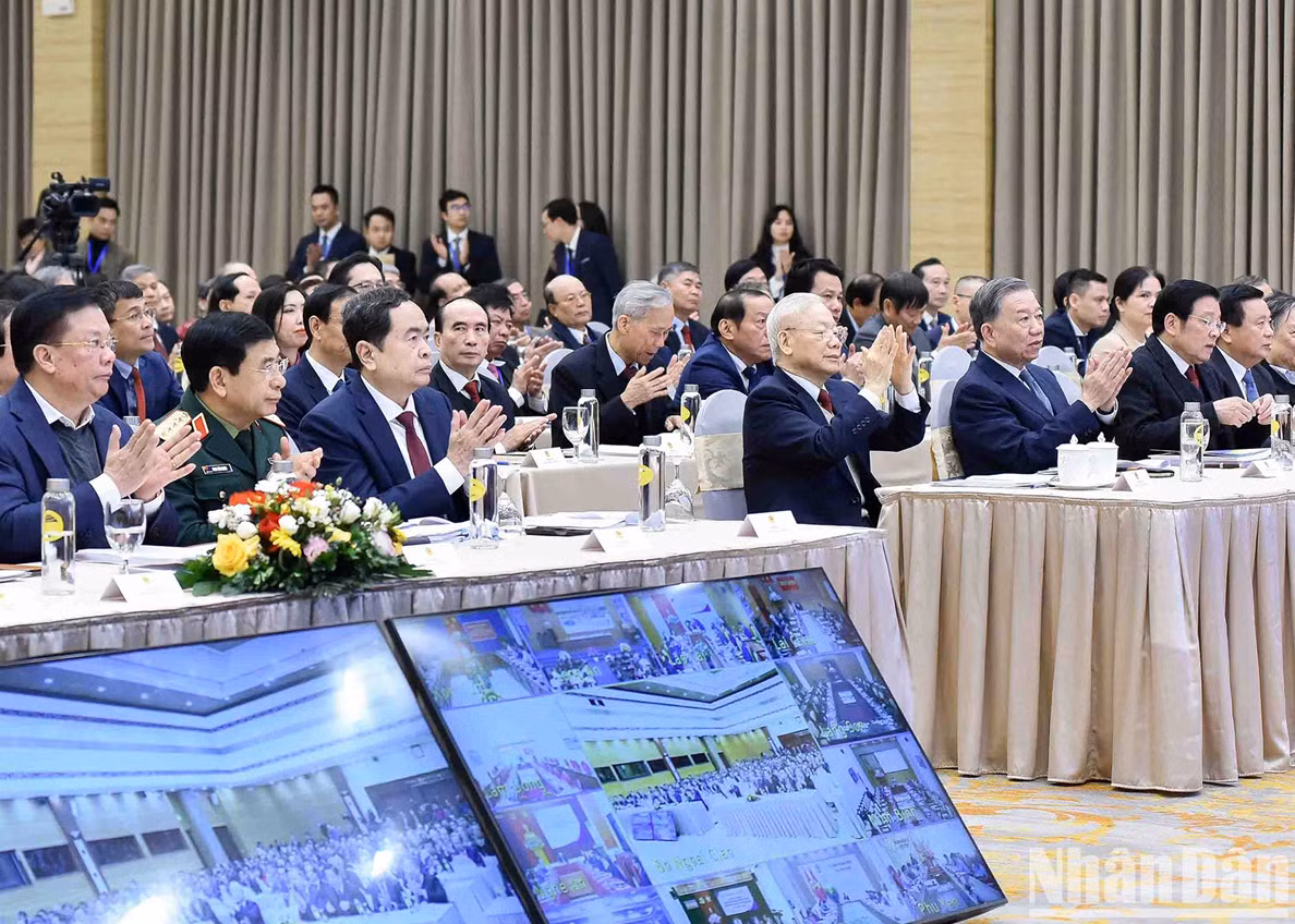 The delegates attend the conference.