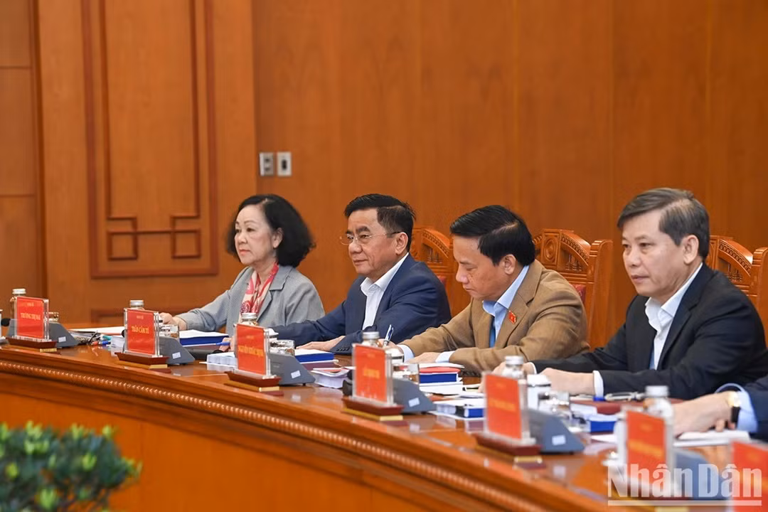 Politburo member Truong Thi Mai, Permanent member of the Secretariat and Head of the Party Central Committee’s Commission for Organisation; Politburo member, Secretary of the Party Central Committee (PCC), and Head of the PCC’s Inspection Commission Tran Cam Tu and delegates attend the meeting.