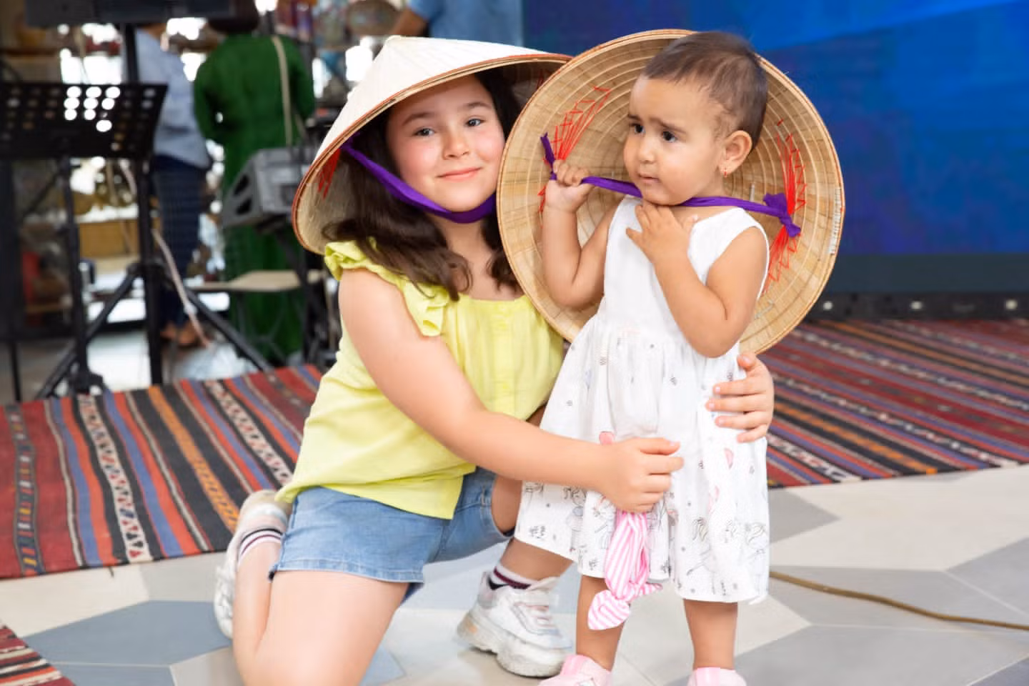 Little guests join the festival.