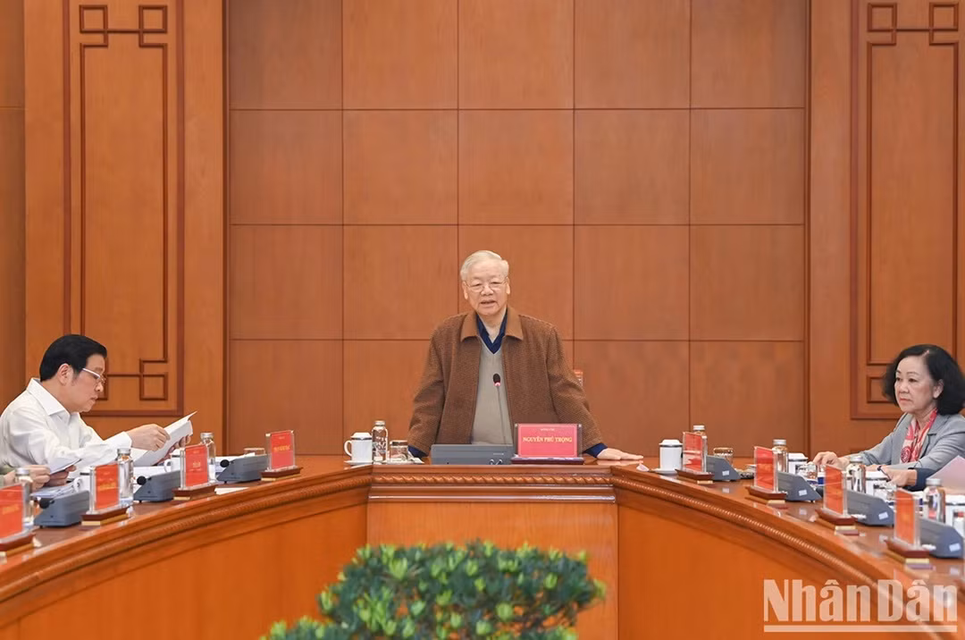 Party General Secretary Nguyen Phu Trong speaks at the session.