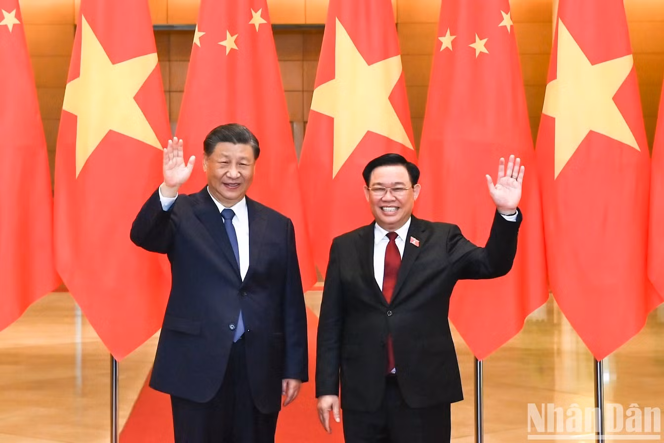 National Assembly Chairman Vuong Dinh Hue and General Secretary and President of China Xi Jinping. National Assembly Chairman Vuong Dinh Hue and General Secretary and President of China Xi Jinping.