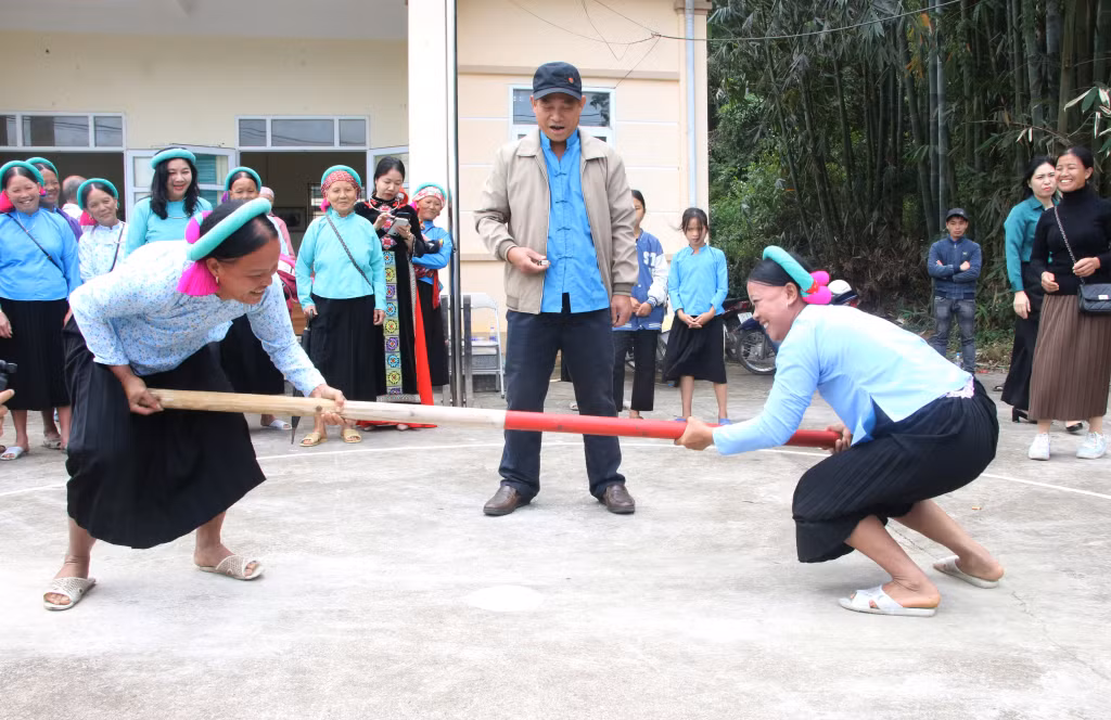 Stick-pushing competition at the Binh Lieu Golden Season Festival in 2023. (Photo: Nguyen Dung) Stick-pushing competition at the Binh Lieu Golden Season Festival in 2023. (Photo: Nguyen Dung)