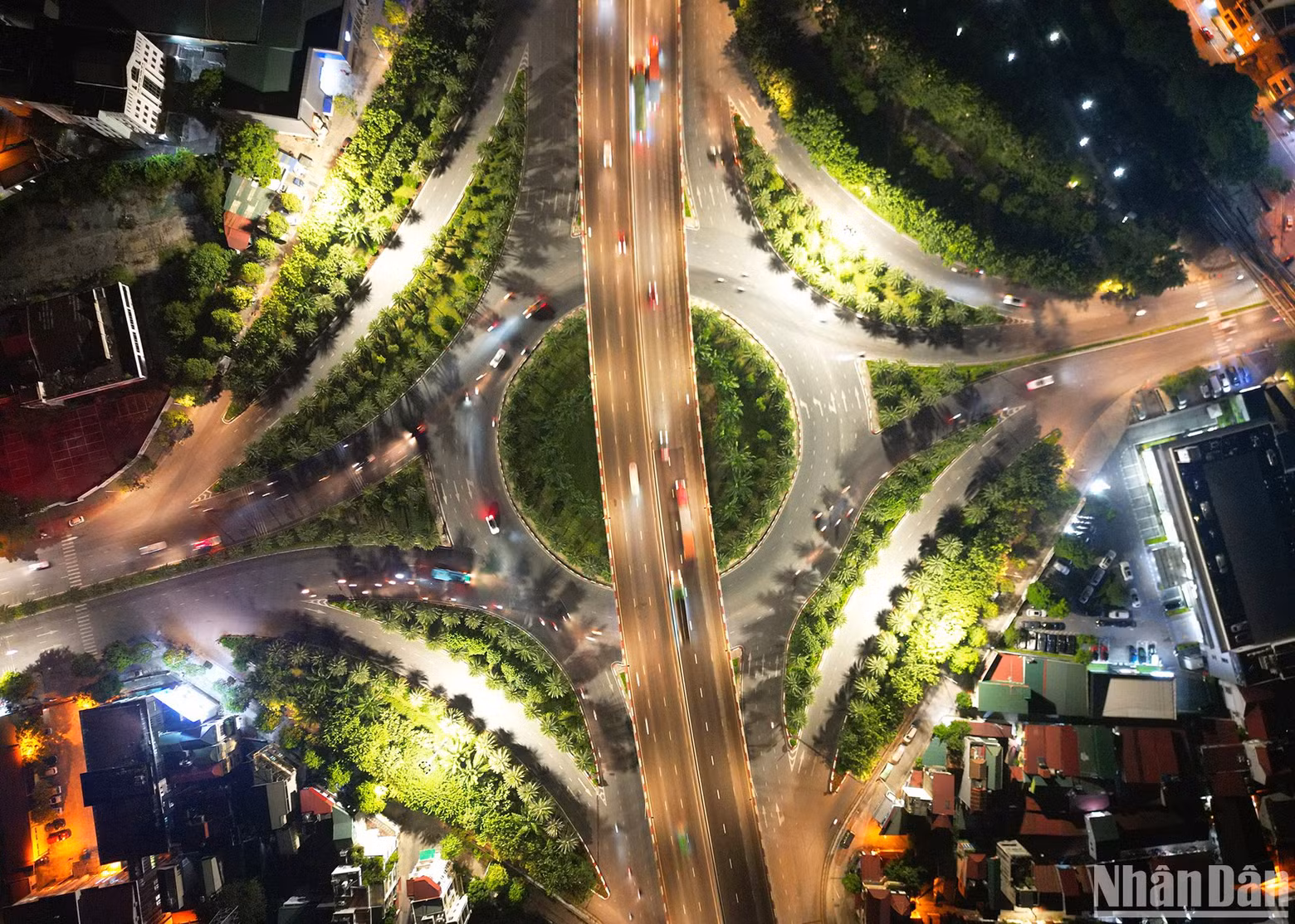 Long Bien - Nguyen Van Cu intersection has an important task in connecting traffic through the northern gateway routes of the capital with National Highway 5 and extended road 5. Long Bien - Nguyen Van Cu intersection has an important task in connecting traffic through the northern gateway routes of the capital with National Highway 5 and extended road 5.