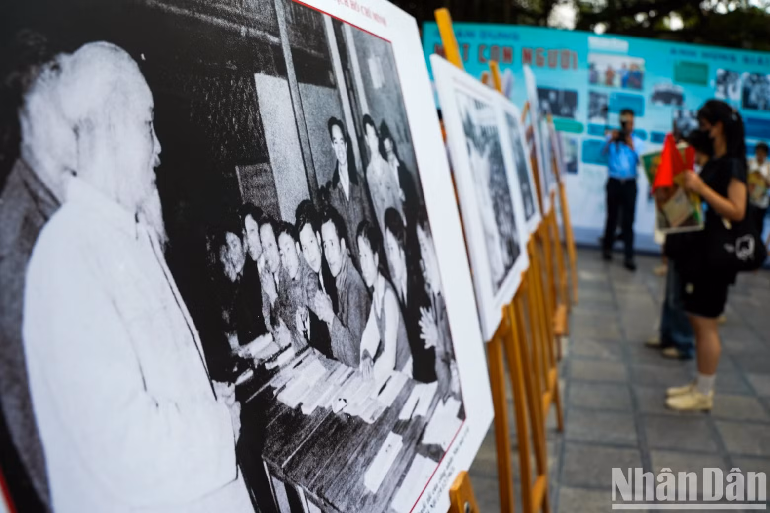 The photos capture Uncle Ho’s images in the hearts of people across the country.
