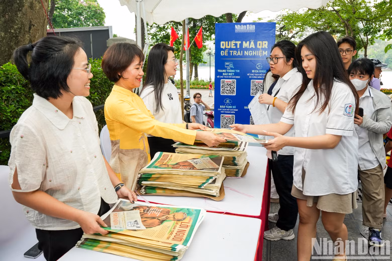 The highlight of this special communication campaign is the release of Nhan Dan Weekend issue No. 1890 - a symbolic number, coincides with the year of birth of President Ho Chi Minh. This is not only a coincidence, but also a profound gratitude, a vivid expression of the revolutionary press’s spirit of “remembering the past to build the future”.
