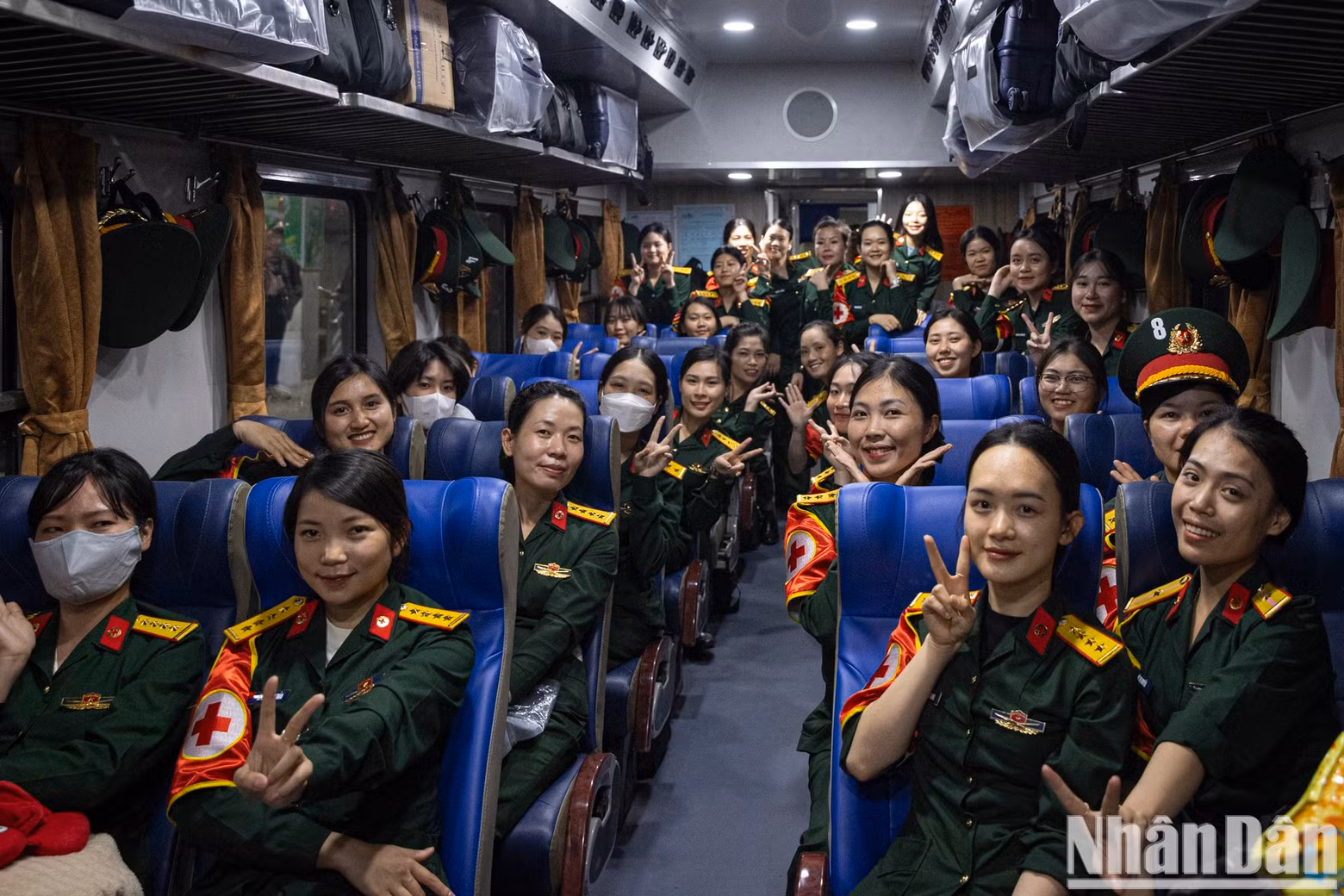 Female soldiers waved and said goodbye before the train departed.