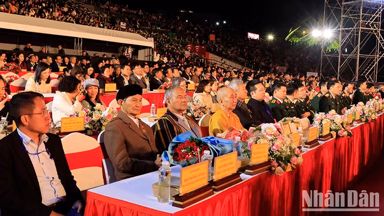 Delegates attended the ceremony marking the 50th anniversary of Lam Dong's Liberation Day. (Photo: NDO)