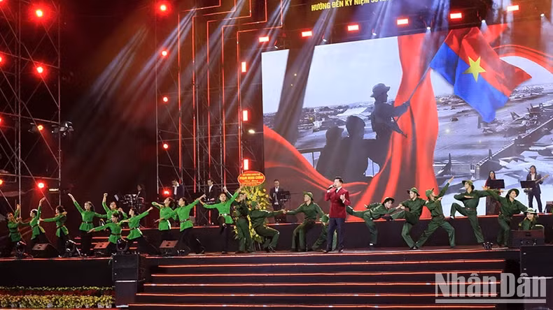 Art performance at the event (Photo: NDO)