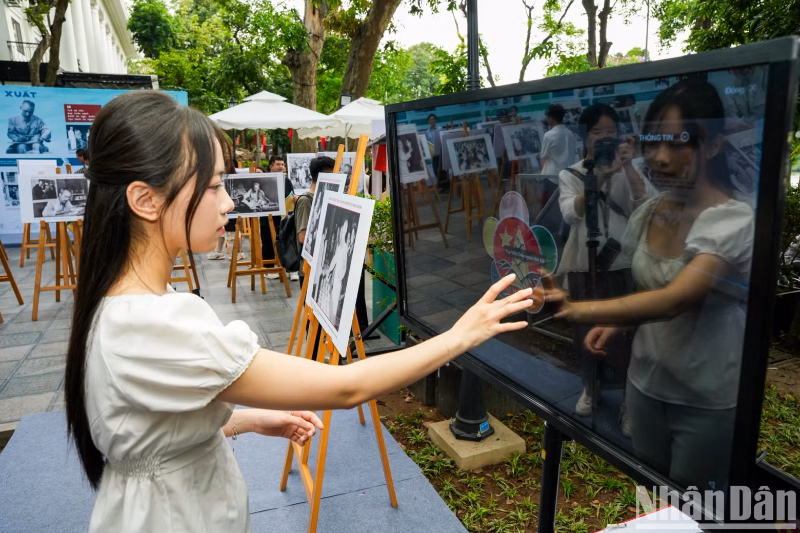 Notably, the exhibition makes full use of modern technology to create an attractive digital experience for visitors.