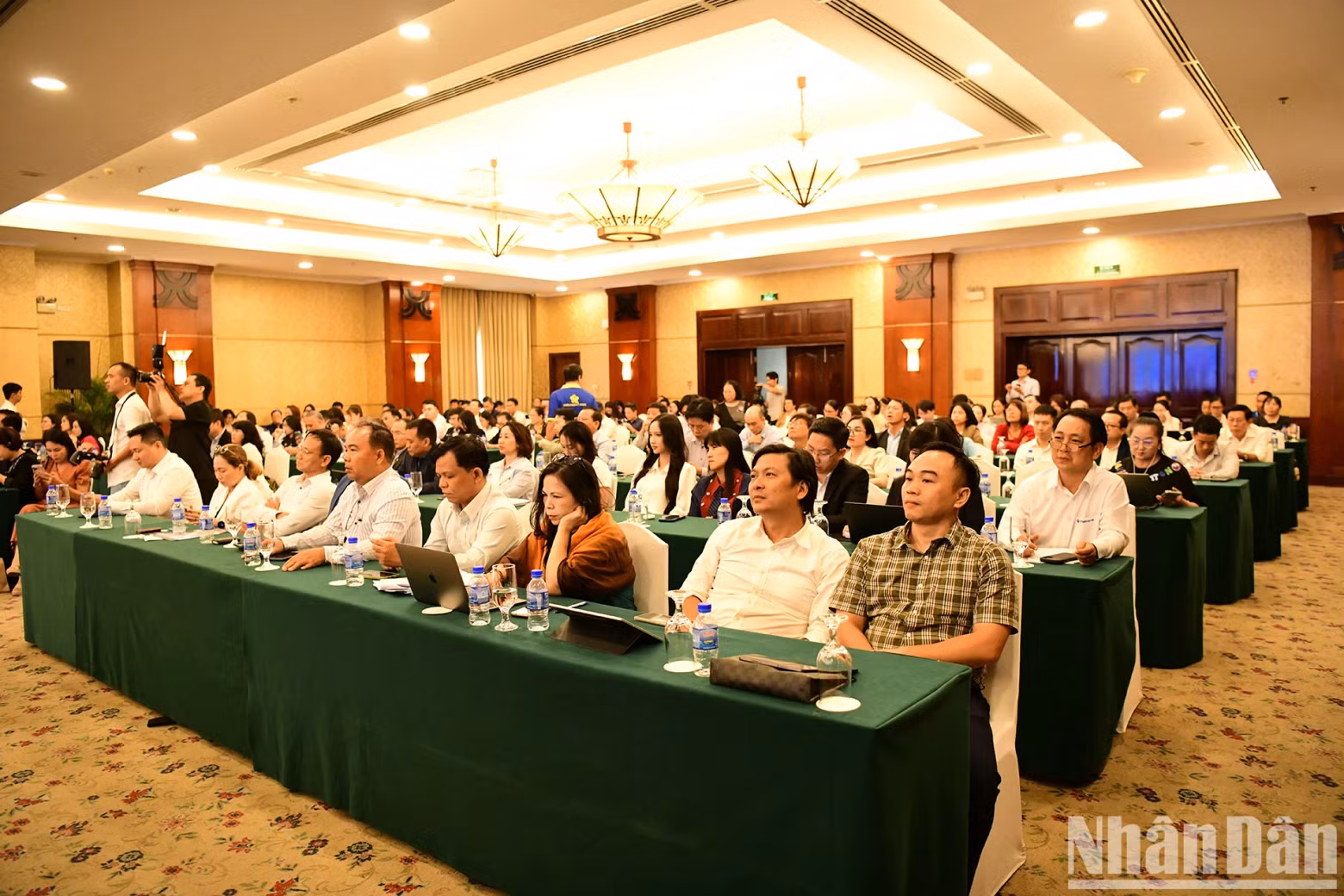 [In Pictures] Overview of workshop on removing policy shortcomings to promote role of private economy in Vietnam ảnh 5