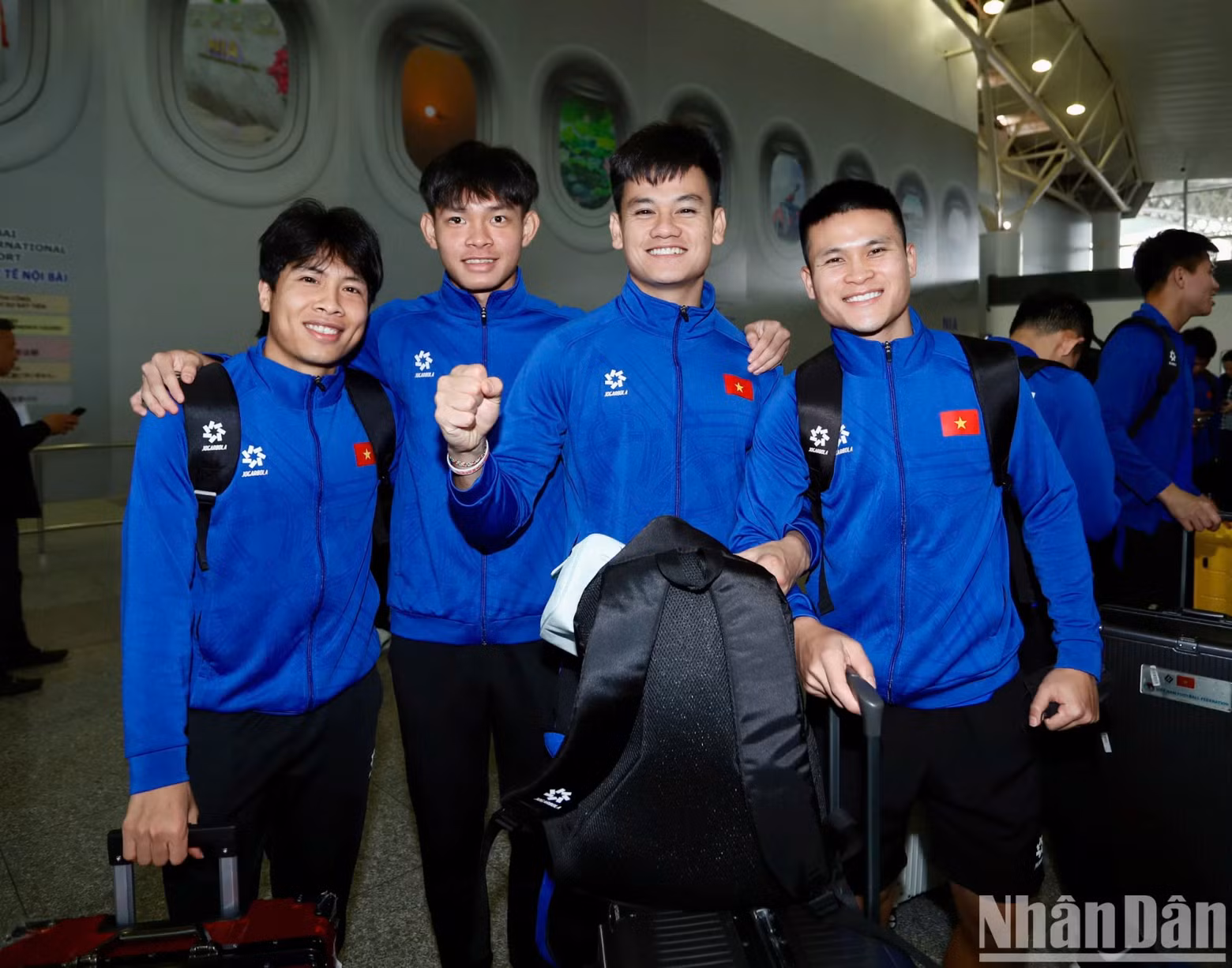 Vietnamese players are in a good mood before departure.