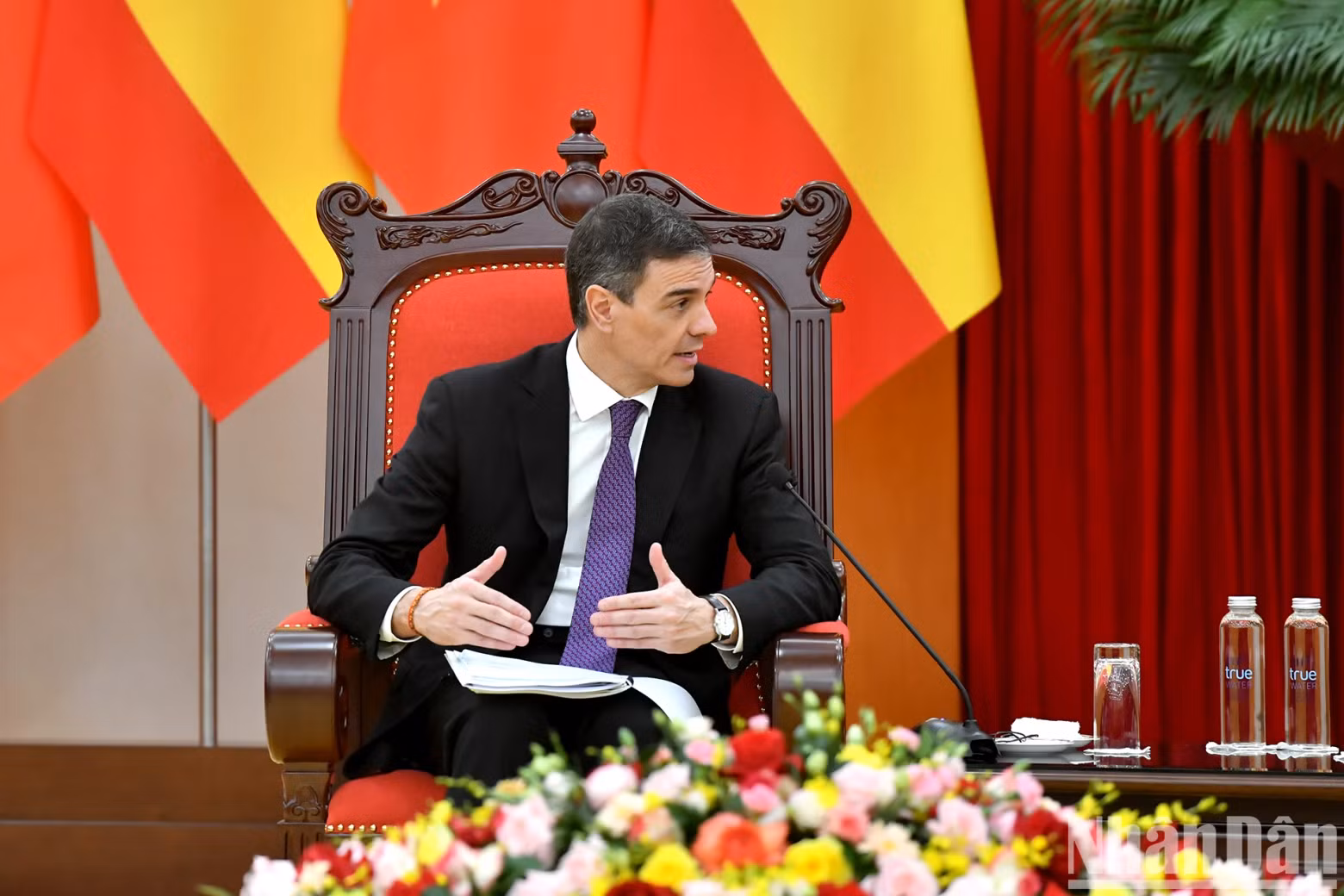 [In Pictures] Party chief To Lam receives Spanish Prime Minister Pedro Sánchez ảnh 3