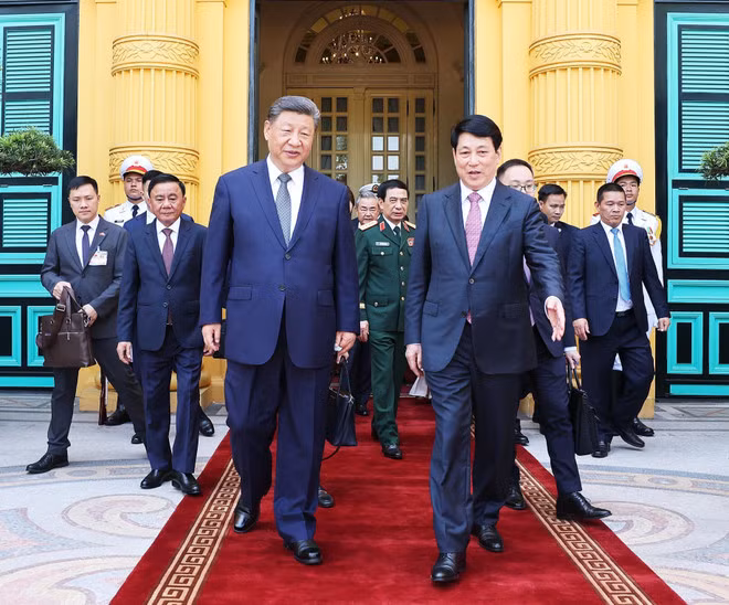 State President Luong Cuong sees off General Secretary and President of China Xi Jinping (Photo: VNA)