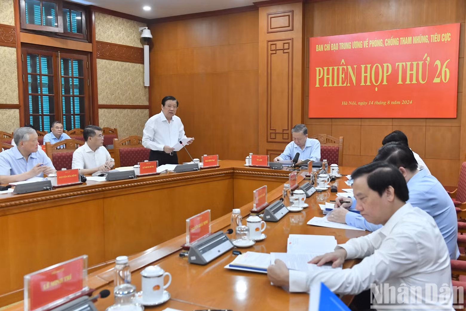 Phan Dinh Trac, Politburo member, Secretary of the Party Central Committee (PCC) and Chairman of the PCC's Commission for Internal Affairs speaks at the meeting.
