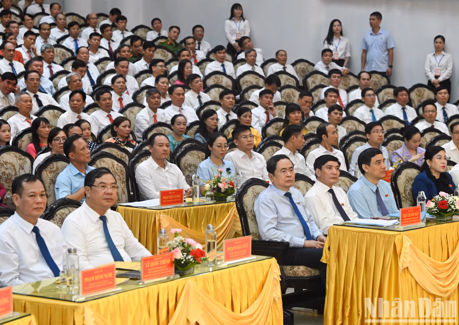 National Assembly Chairman Tran Thanh Man and delegates attending the conference.