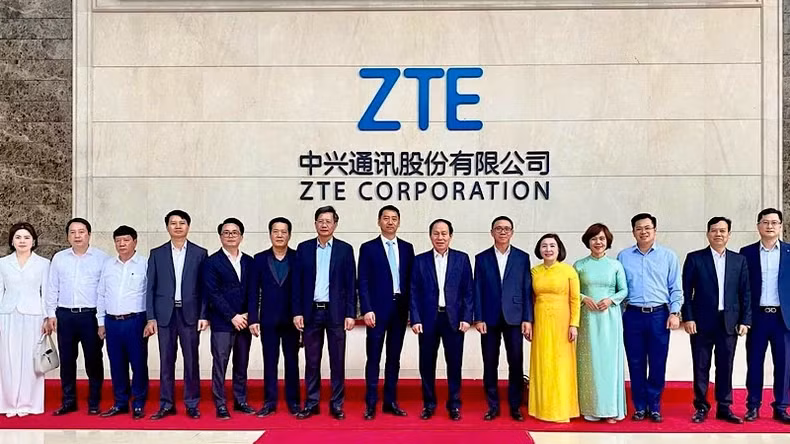 Hai Phong City leaders visit and introduce investment opportunities in the city at ZTE Technology Group (China). (Photo: haiphong.gov.vn)