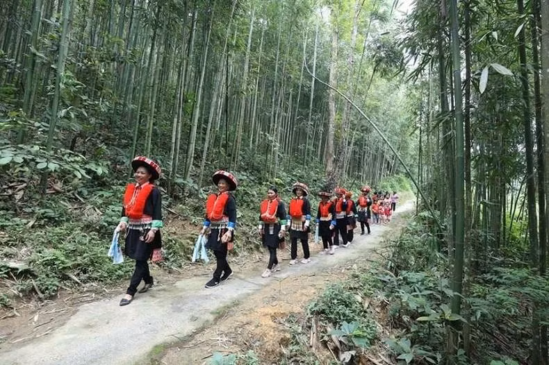 The procession in the wedding of the Dao people.