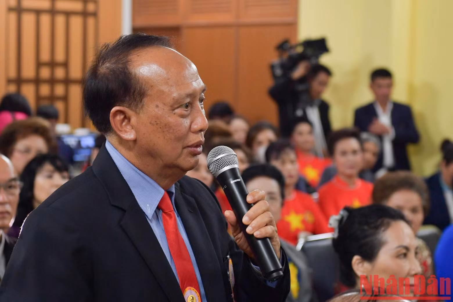 Nguyen Ngoc Thin, Chairman of the Vietnamese Association in Thailand, speaks at the event.