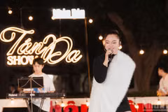 Young singer Thanh Hien, known by her stage name Bi Do and lead vocalist of The Magma, immerses herself in her performance at the “Tan Da” programme.