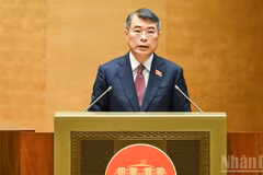 Prime Minister Le Minh Hung delivers a report on the implementation of the 2026 socio-economic development plan and a proposed plan for 2027 at the 16th National Assembly’s second session, which opened on October 17 morning. (Photo: nhandan.vn)