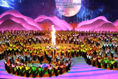 The grand Xoe dance performance with the participation of 2,026 people. 