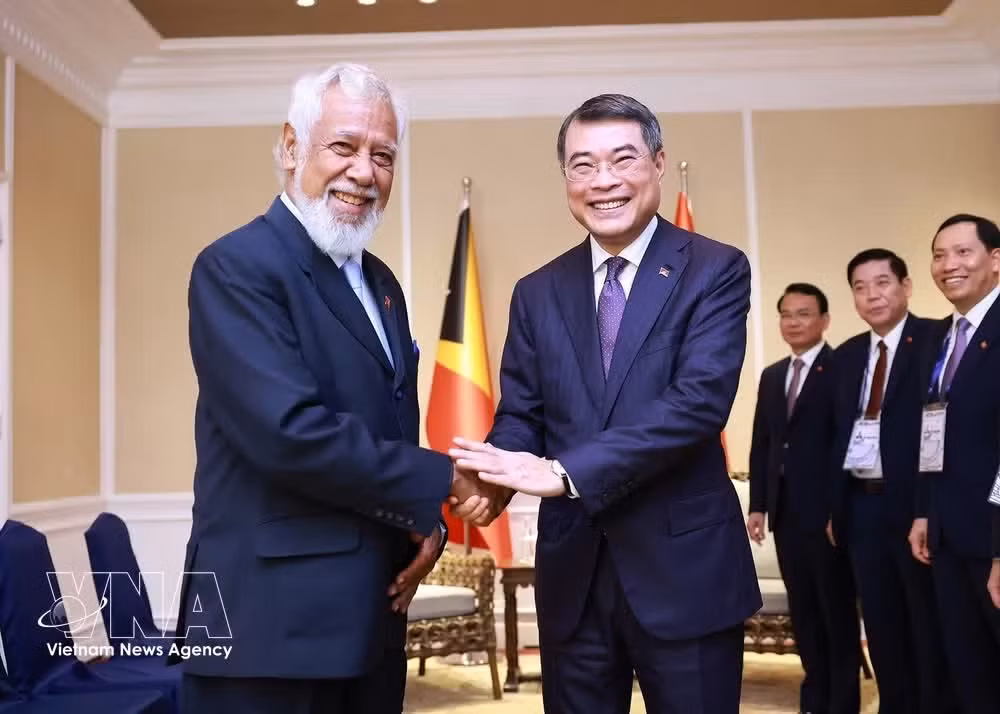 Vietnamese Prime Minister Le Minh Hung and his Timor-Leste counterpart Xanana Gusmão at their meeting on the sidelines of the 48th ASEAN Summit in Cebu, the Philippines, on May 7, 2026. (Photo: VNA)