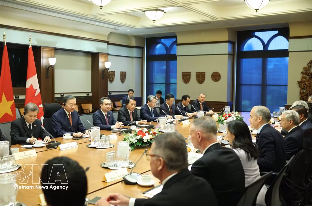 The talks between General Secretary of the Communist Party of Viet Nam Central Committee and President To Lam and Canadian Prime Minister Mark Carney in Ottawa on September 24, 2026. (Photo: VNA)